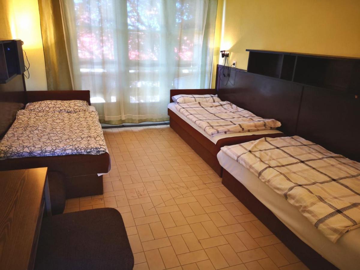 Beach Club Panzio Es Camping Aparthotel Zamardi Exterior photo